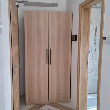 Апартаменты Downtown Delight *